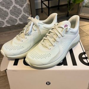 Lululemon chargefeel low